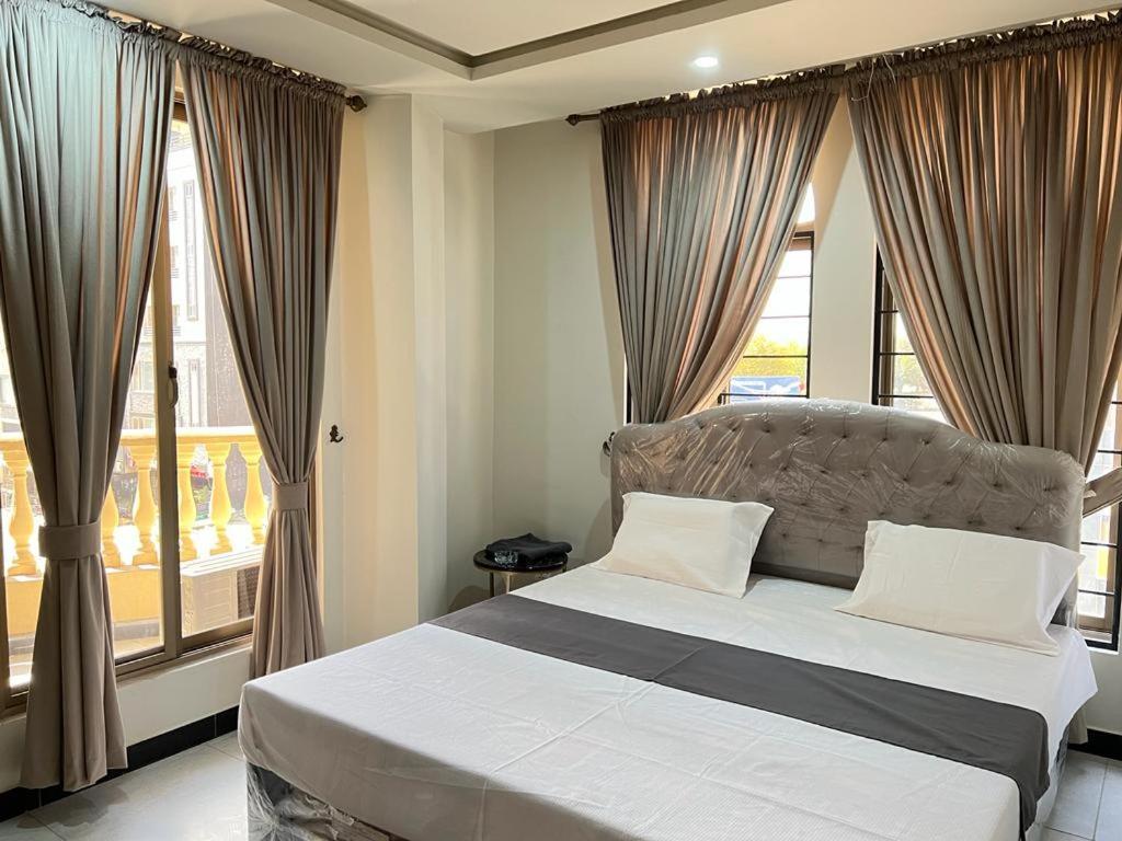רוואלפינדי Northern Suites Bahria Town מראה חיצוני תמונה