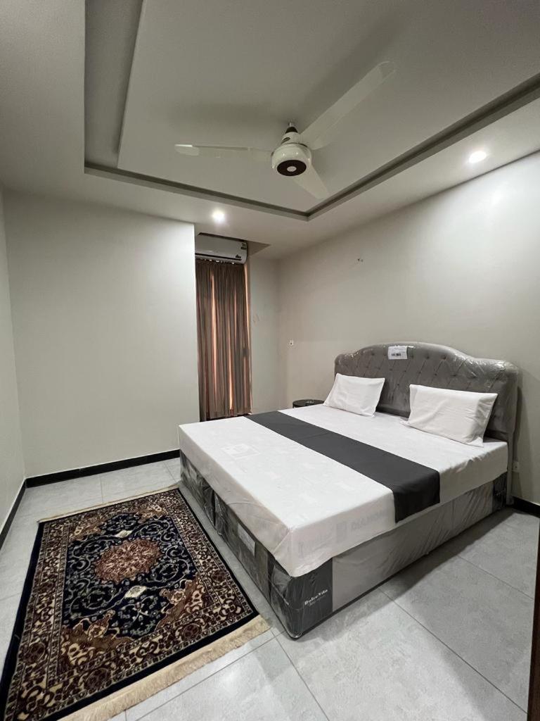 רוואלפינדי Northern Suites Bahria Town מראה חיצוני תמונה