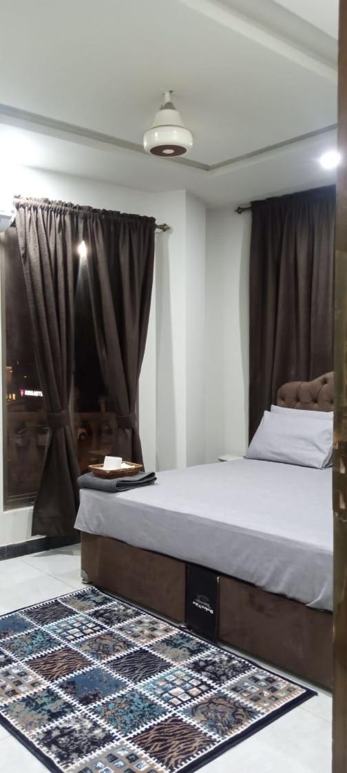 רוואלפינדי Northern Suites Bahria Town חדר תמונה